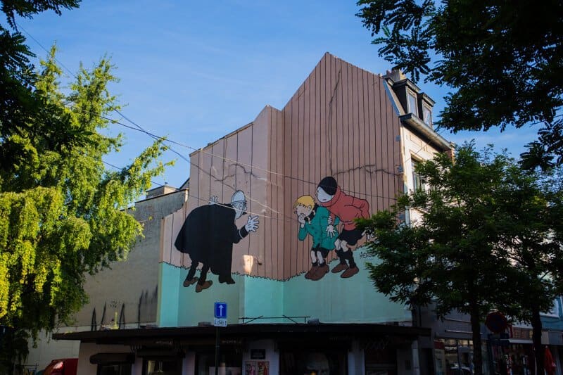 Fresque murale de la bande dessinée de Quick et Flupke