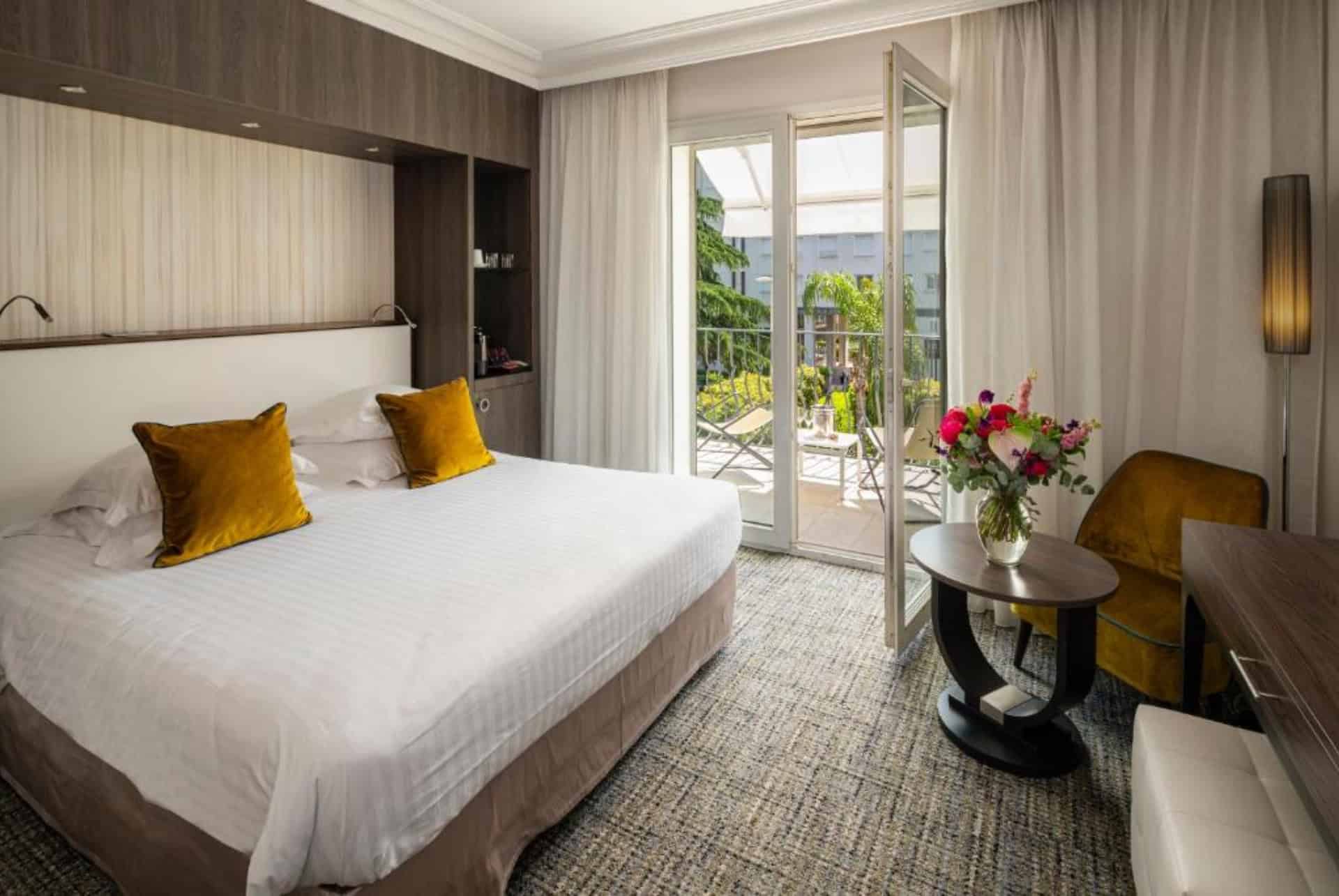 le canberra hotel