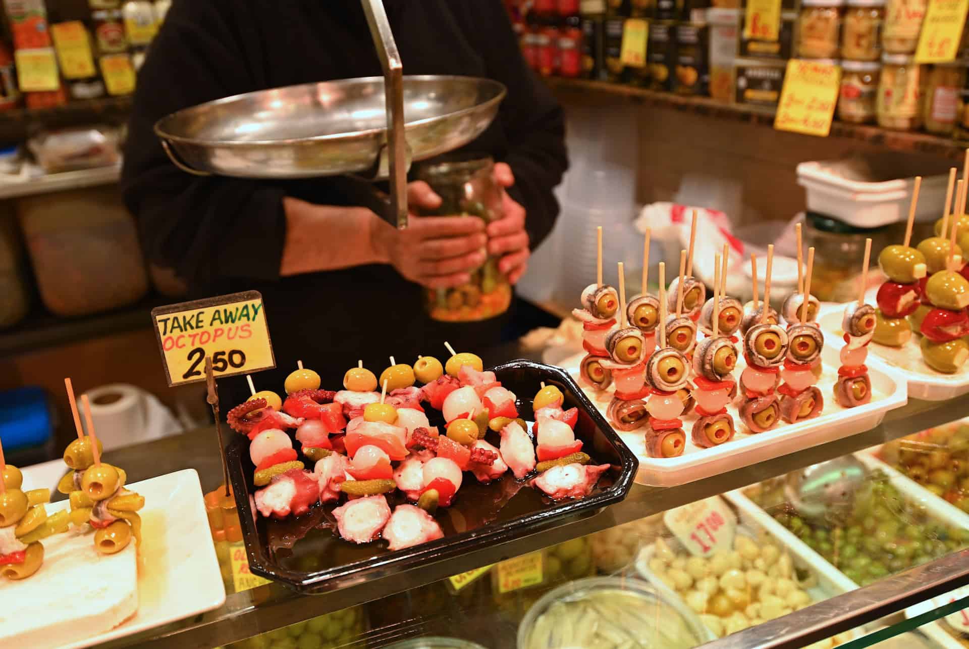 marche de la boqueria barcelone en avril