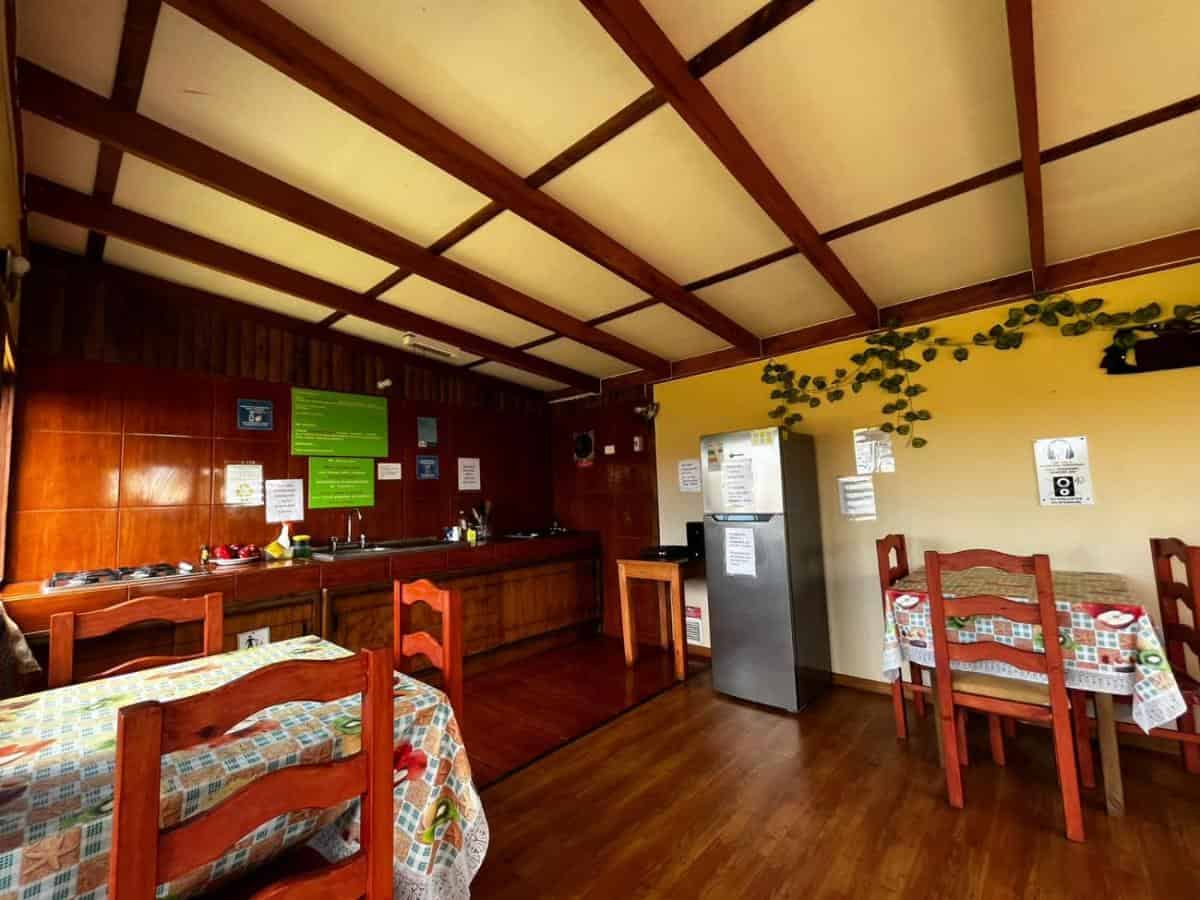 où dormir sur l'île de pâques camping hostal aeropuerto centro