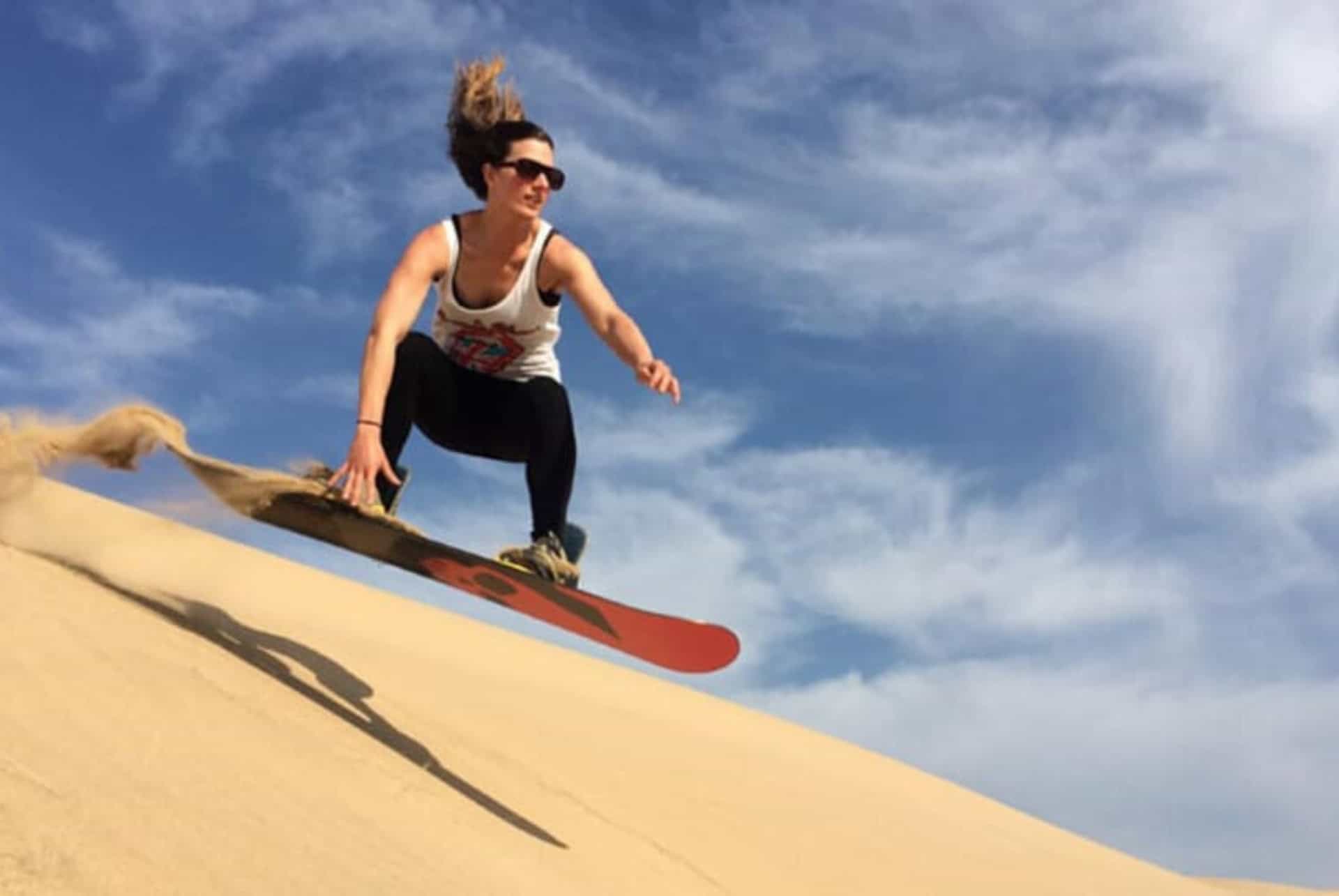 Surf sur le sable du Sahara