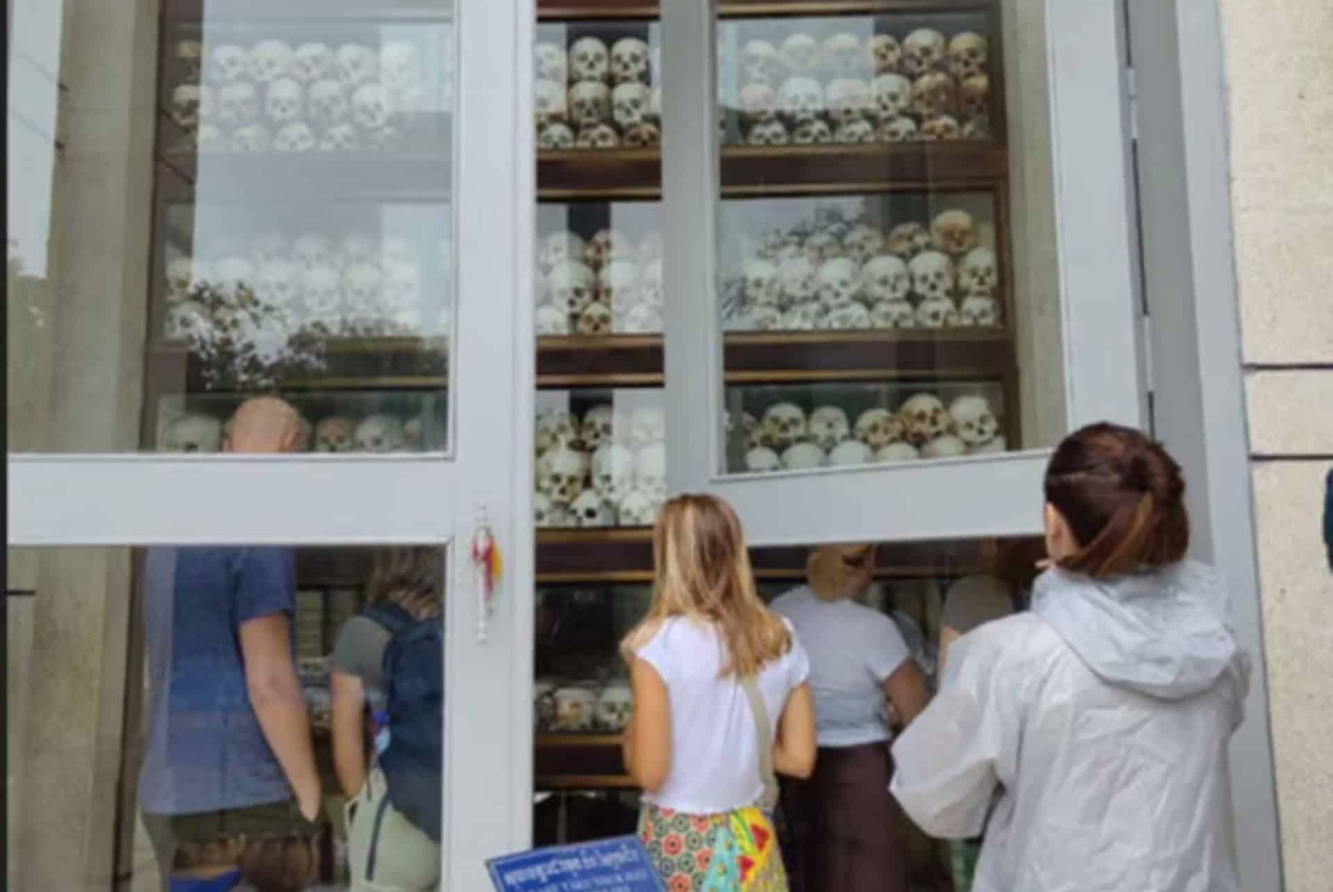 Les champs de la mort et le musée du génocide de Tuol Sleng