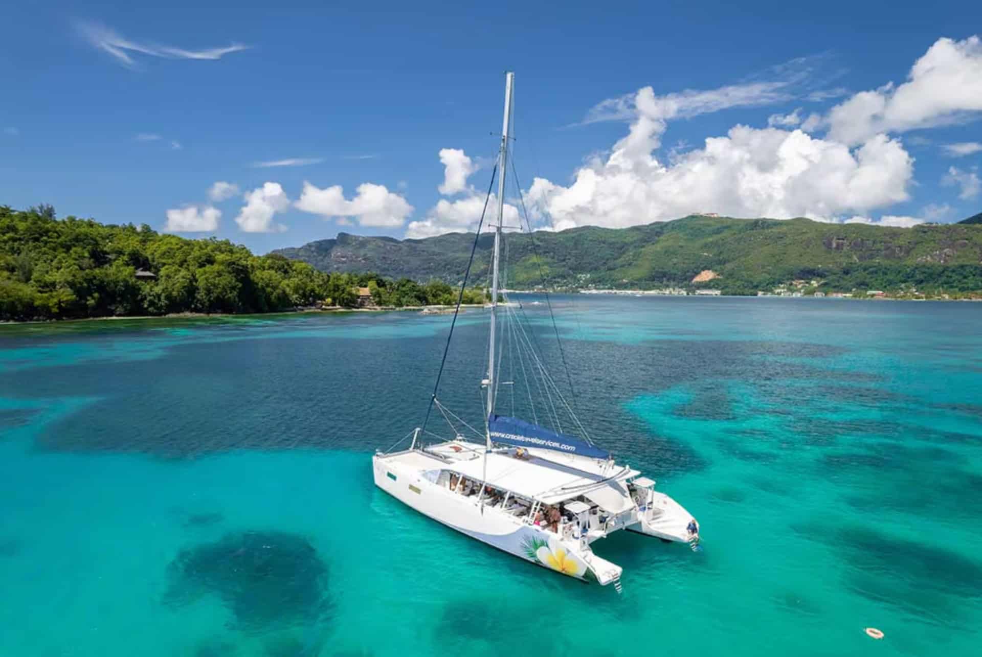 Croisière en catamaran sur l'île Moyenne