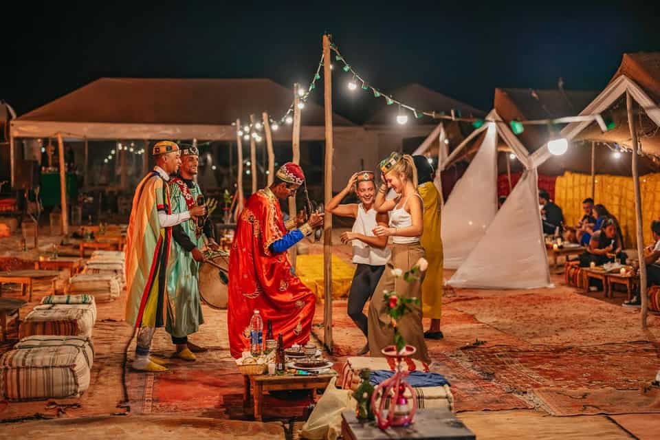 Balade à dos de chameau et dîner-spectacle