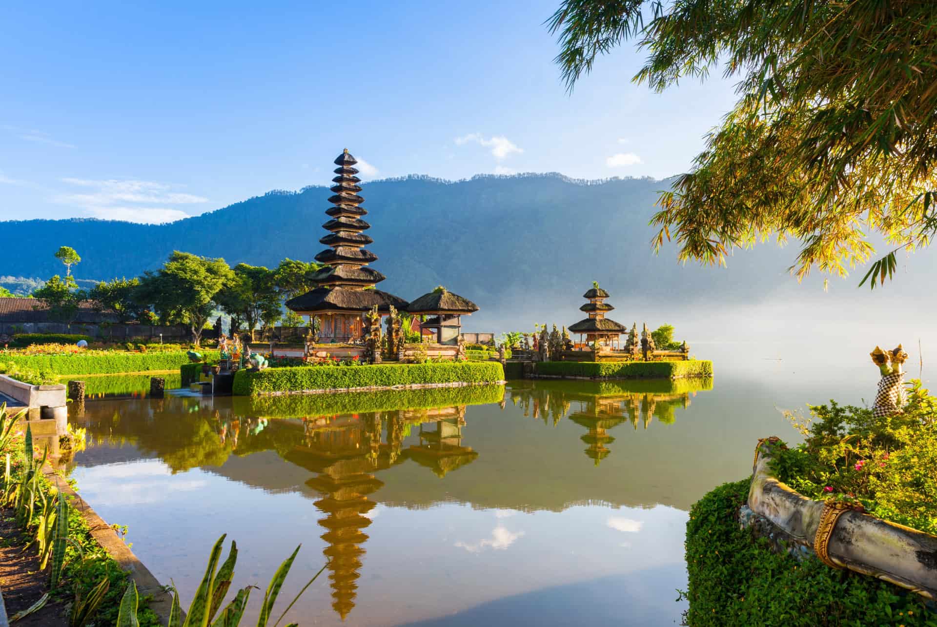 lac bratan temple ulan danau