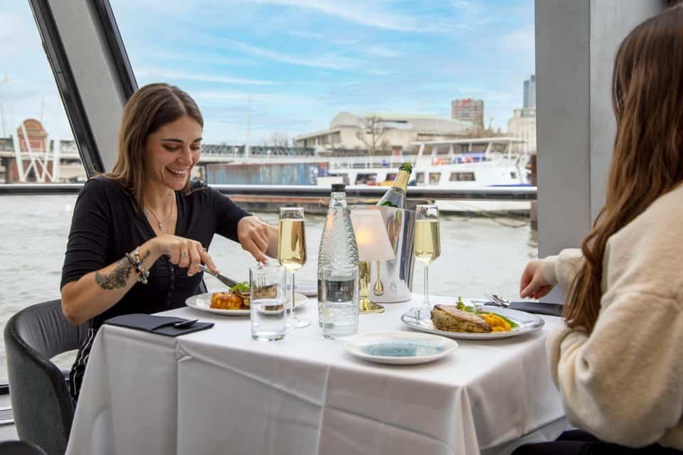 Dîner-croisière avec musique live