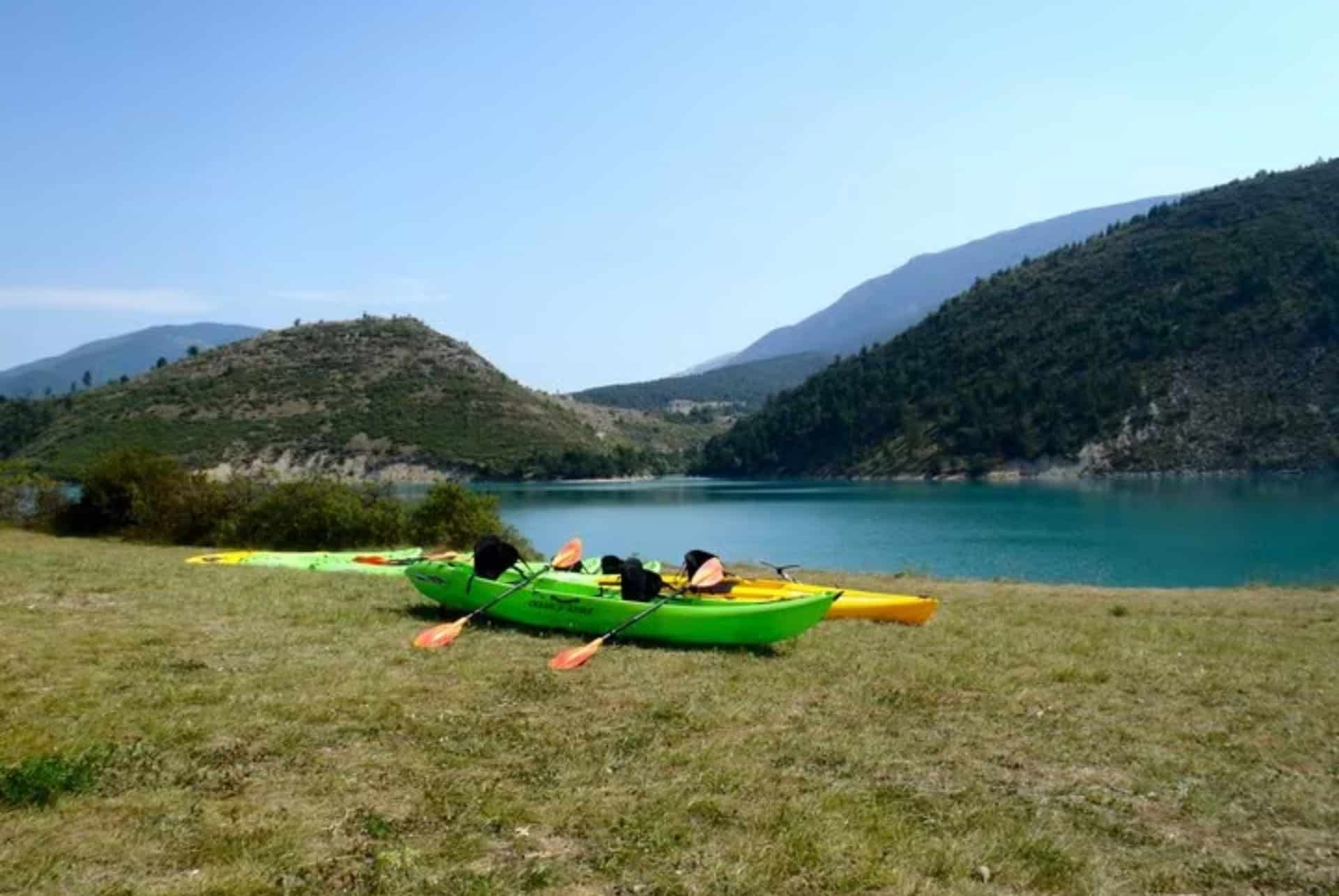 Location de canoë-kayak sur le lac de Castillon dans le Verdon