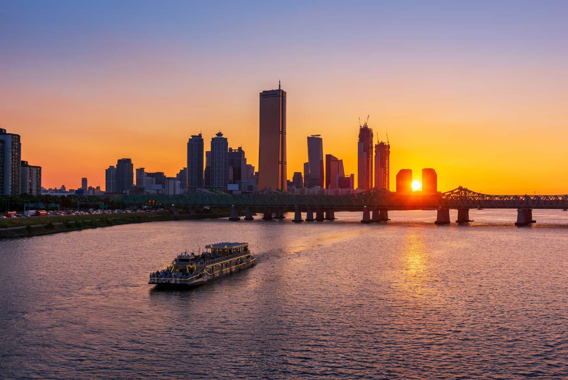 croisiere au coucher de soleil sur la riviere han seoul