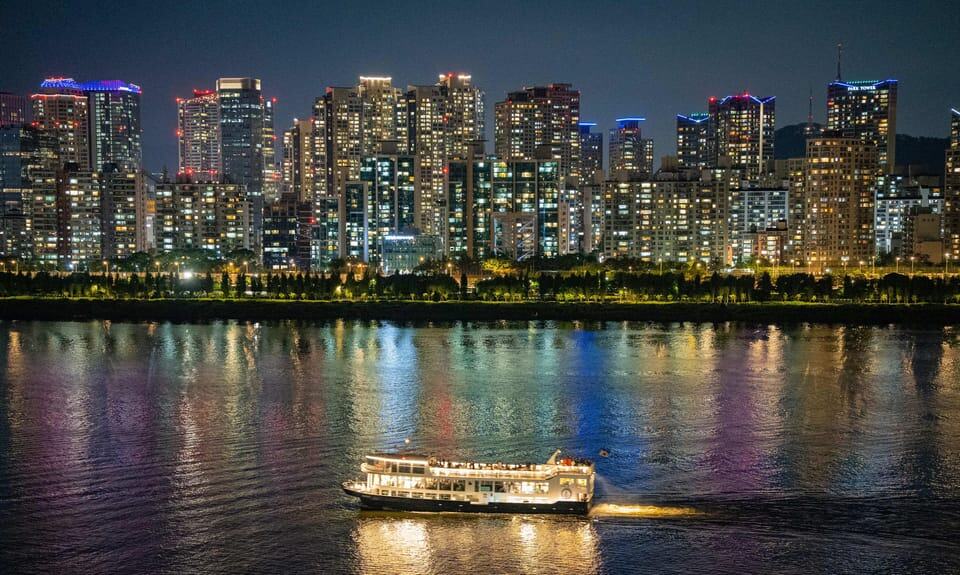 Croisière nocturne guidée sur le fleuve Han et pique-nique dans le parc Hangang