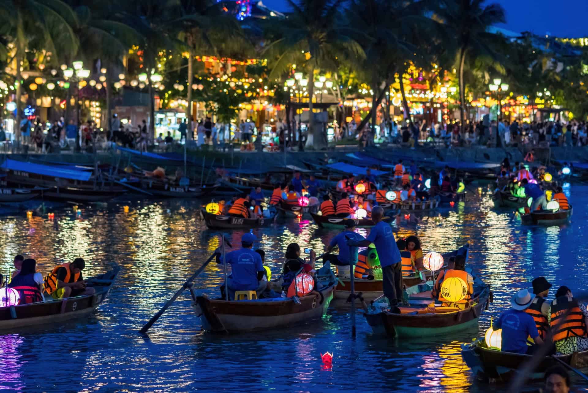 Croisière nocturne sur la rivière Hoai