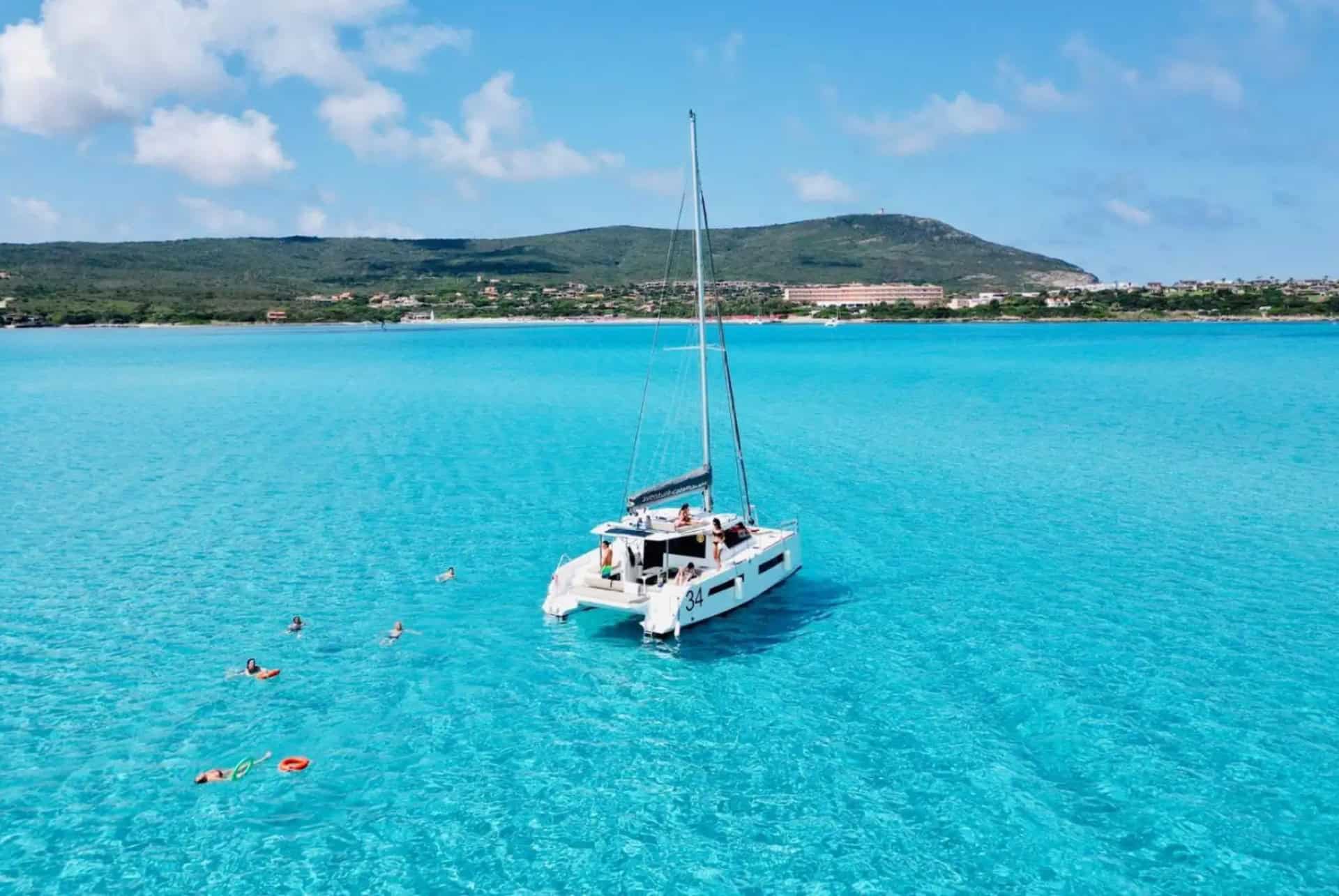 Croisière en catamaran depuis Stintino