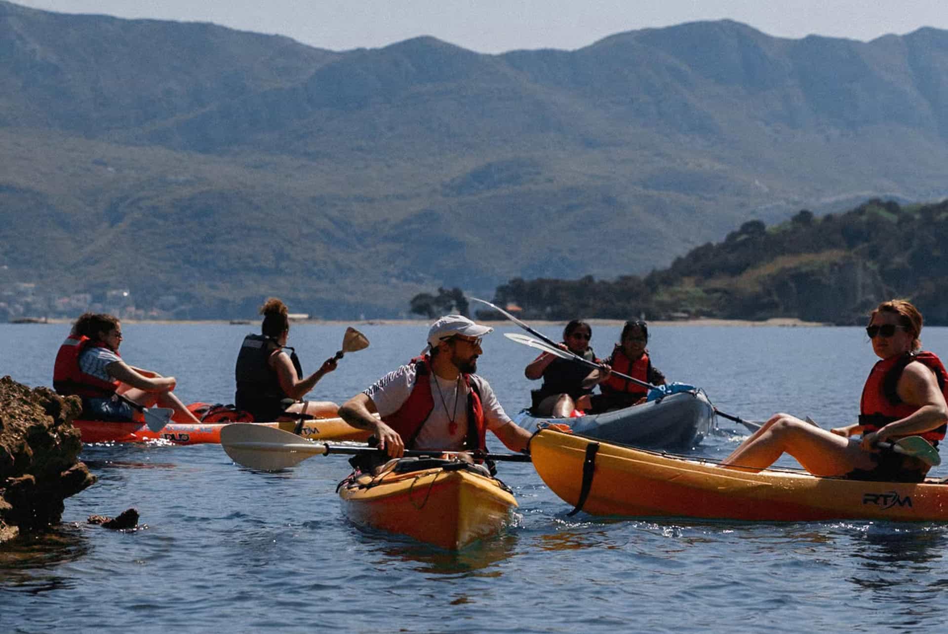 Paddle board ou de kayak pour visiter les grottes côtières depuis Budva
