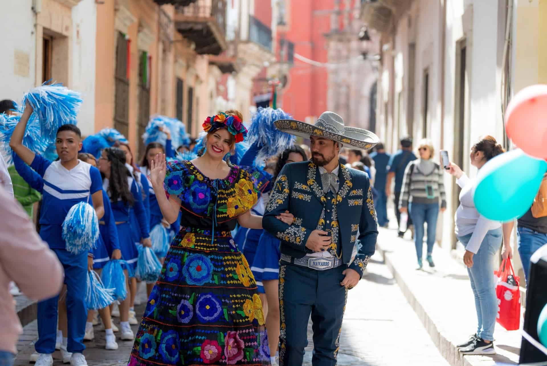 mexique en novembre defile jour de la revolution