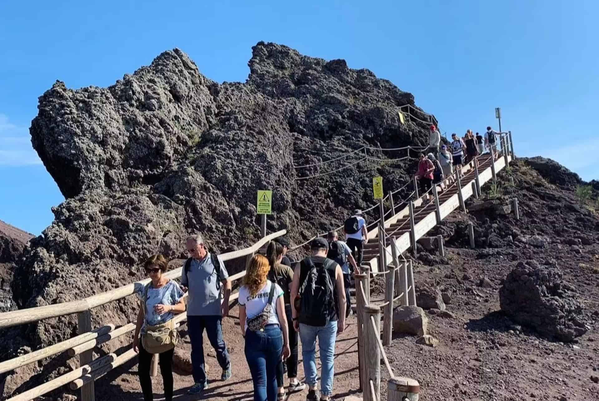 Entrée rapide au Vésuve + aller-retour depuis Pompei