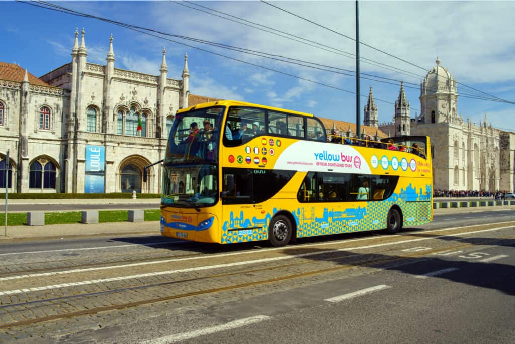 yellow bus lisbonne