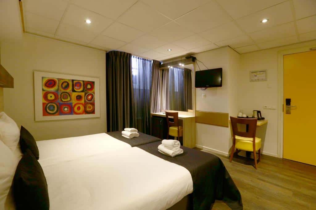 city hotel amsterdam en juin