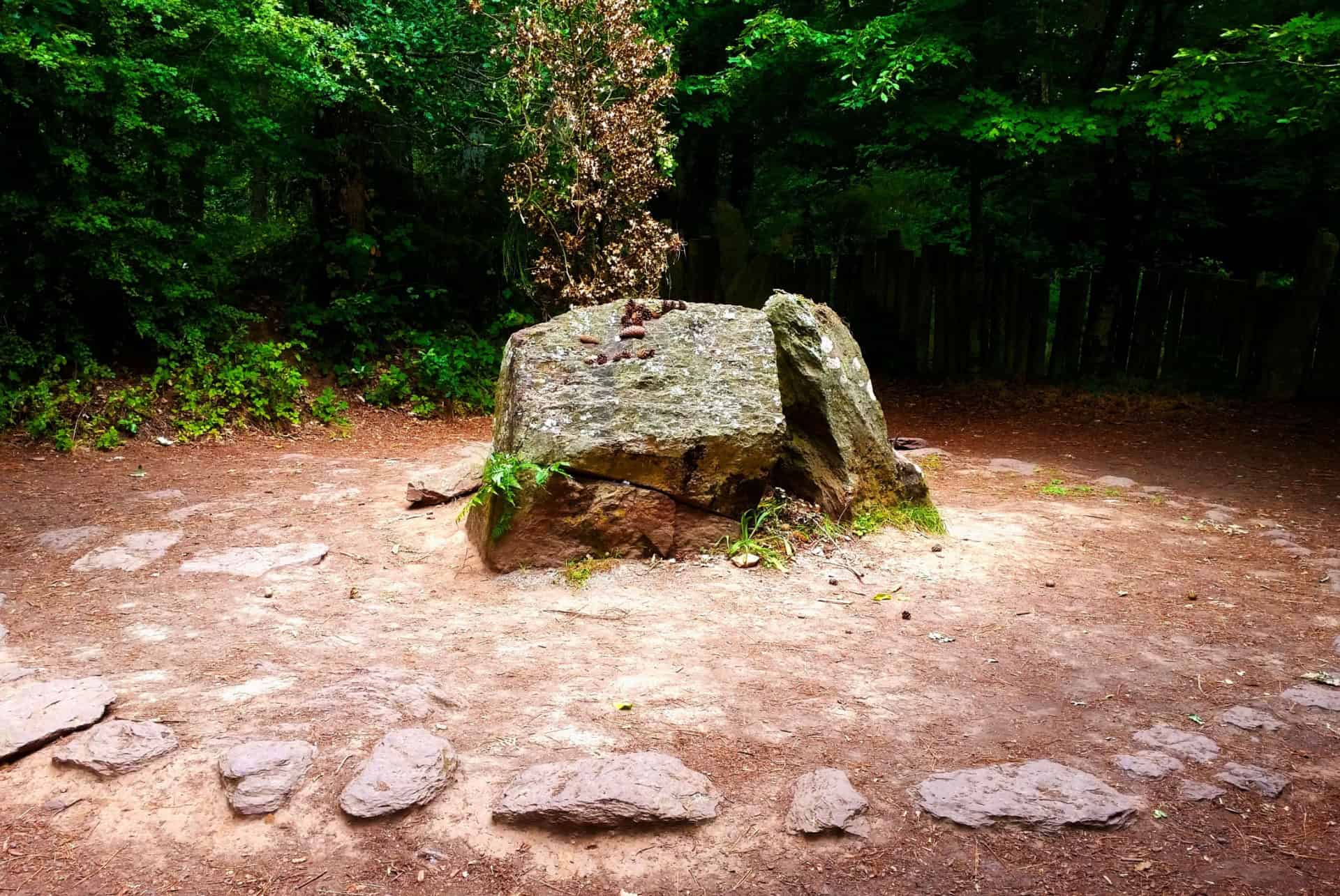 tombeau de merlin foret de broceliande