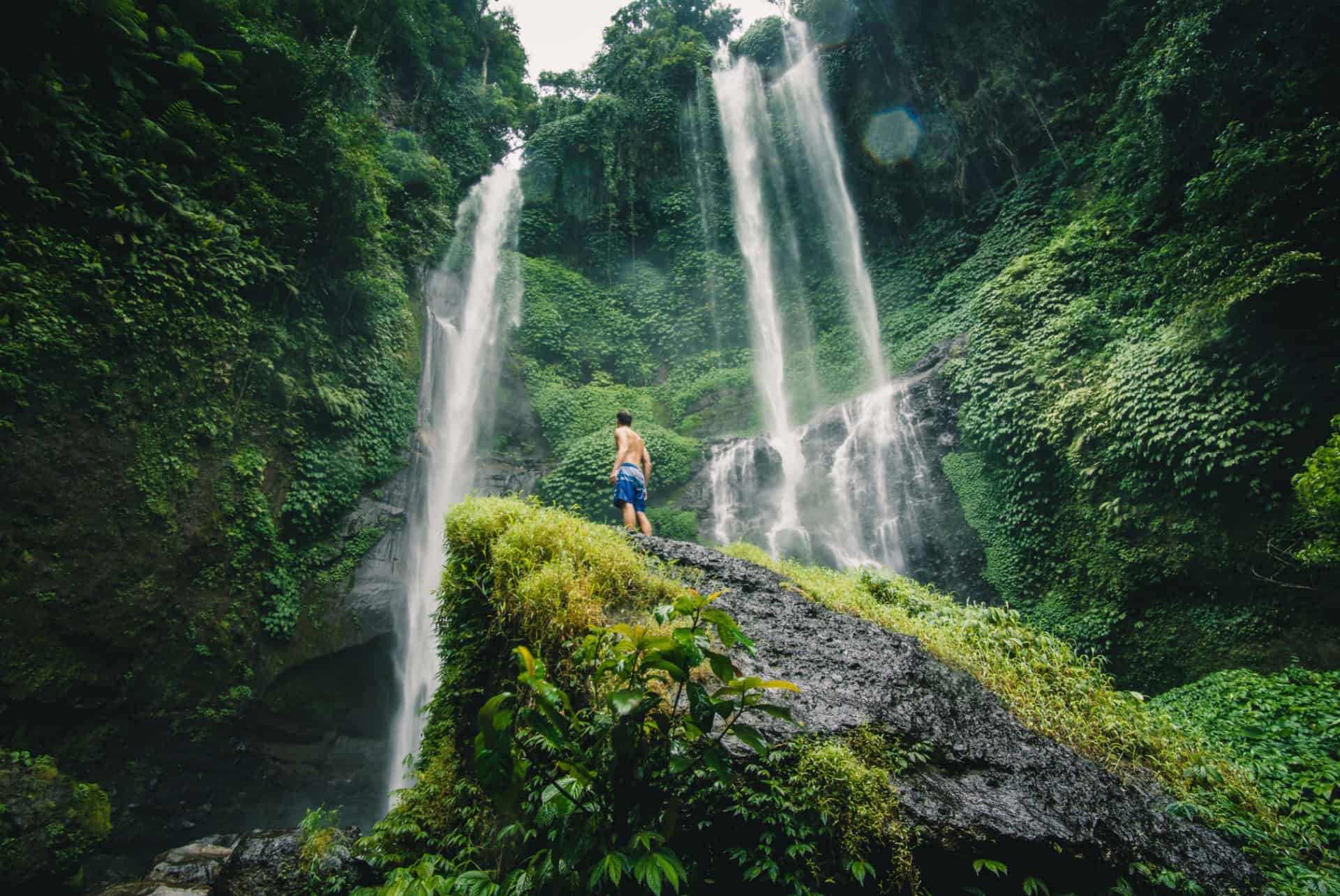 cascade sekumpul bali en juillet