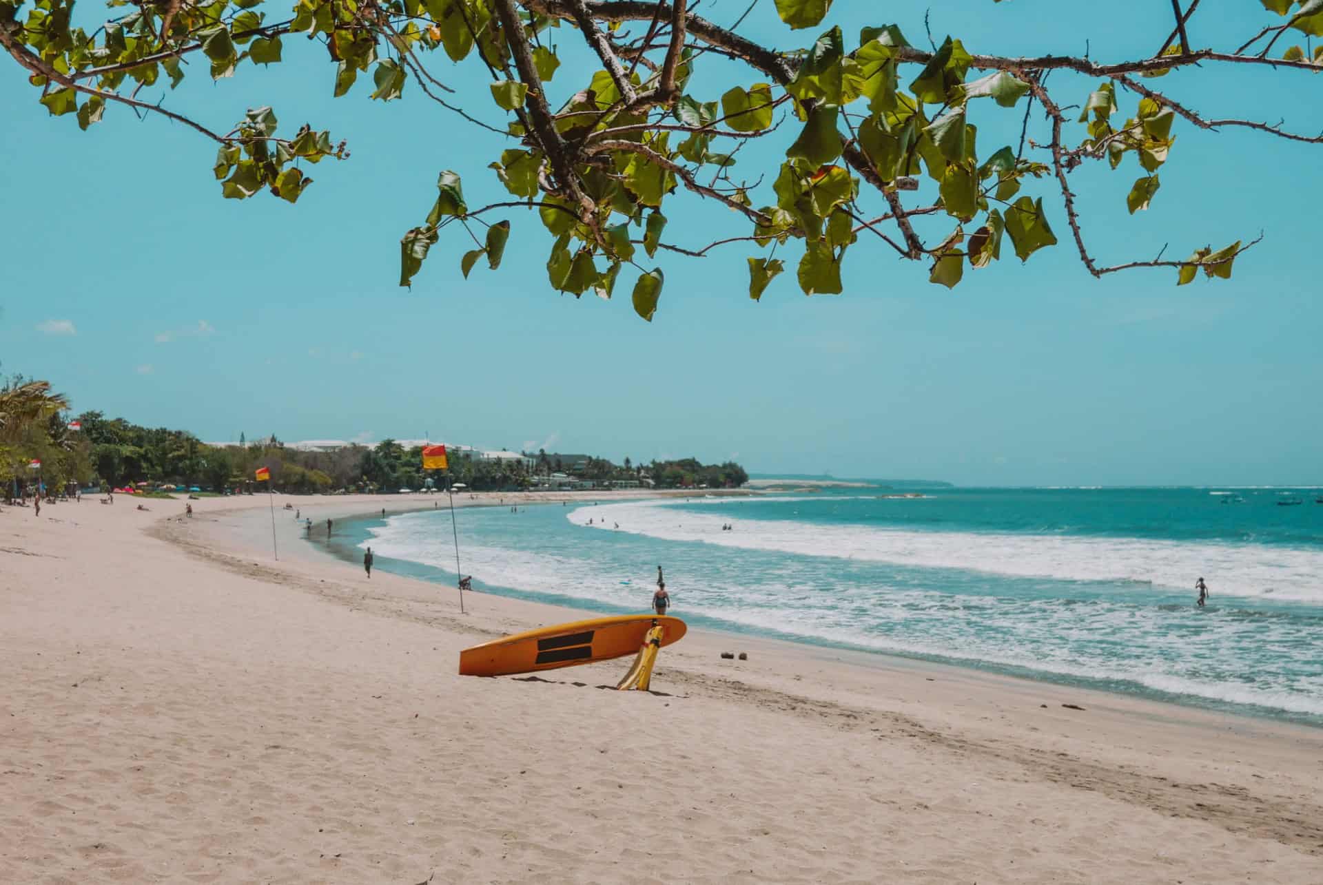 plage de kuta bali en juillet