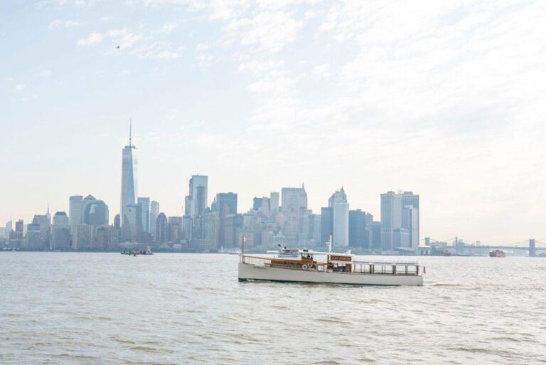 Croisière à bord d'un yacht de luxe pour admirer la Skyline