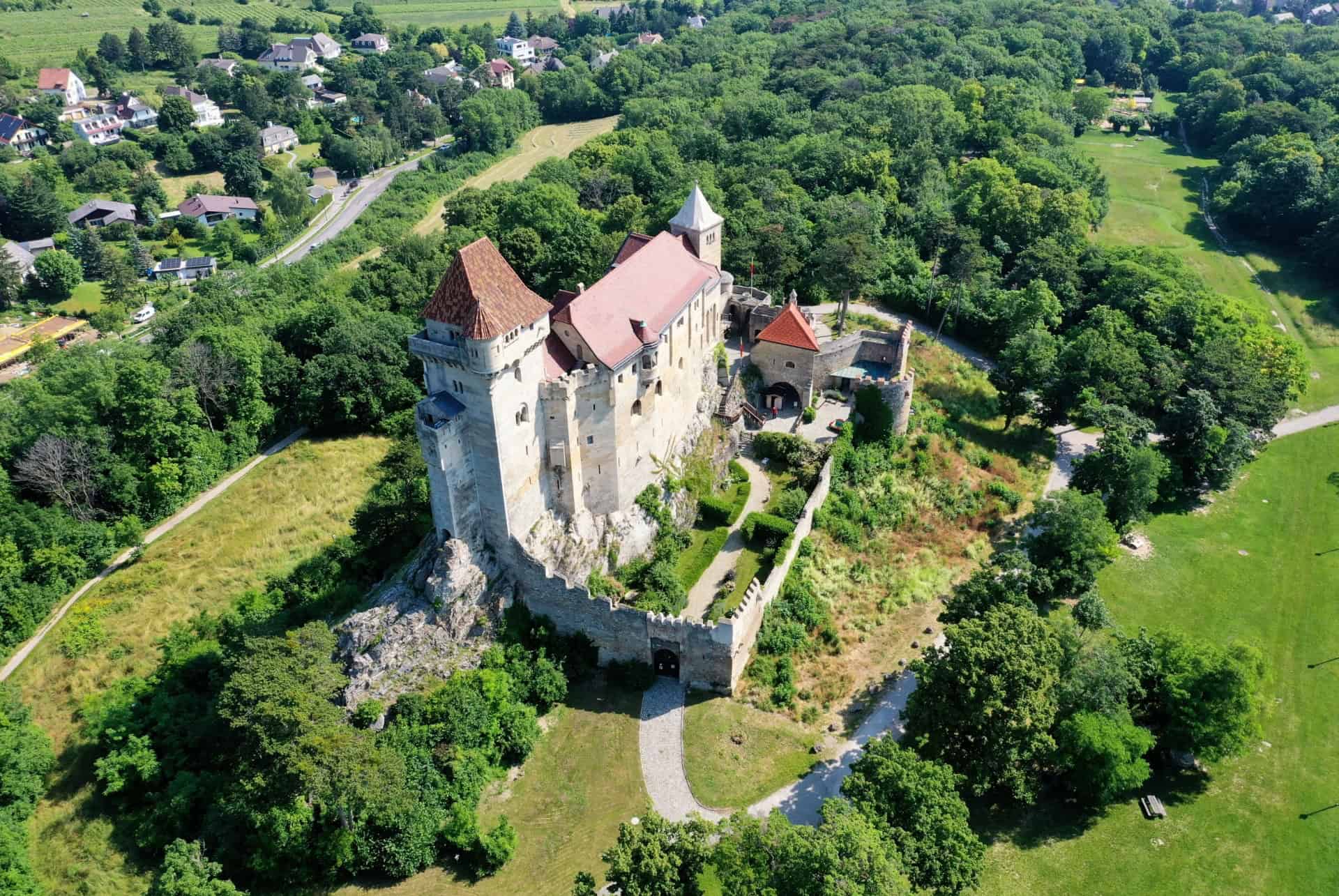 chateau du liechtenstein vienne