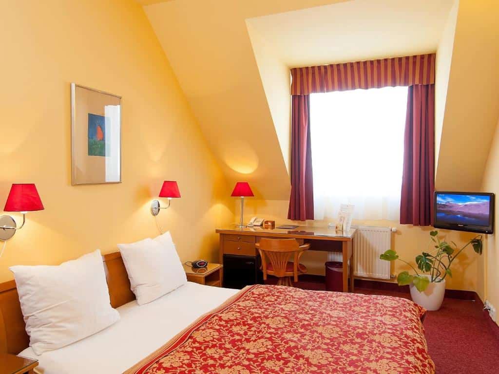 cloister inn hotel prague