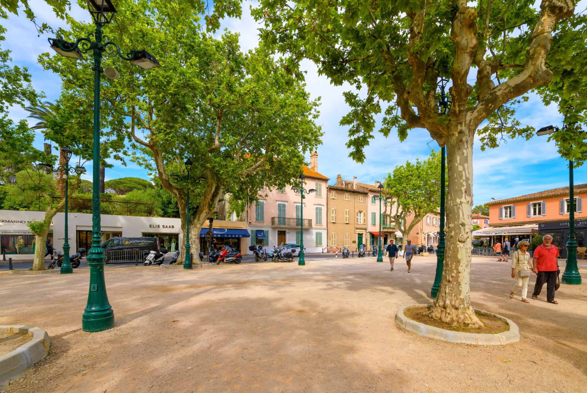 ou dormir a saint-tropez la place des lices