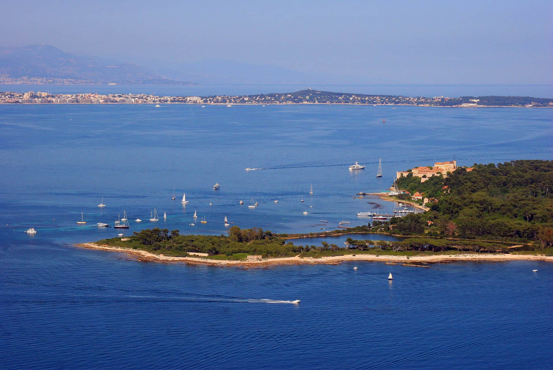 vue sur les iles lerins cote d'azur