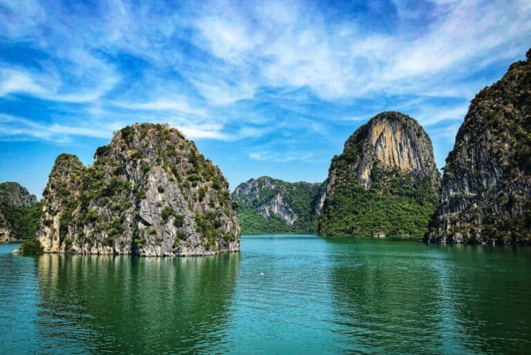 Croisière d’une journée dans la baie d’Halong 