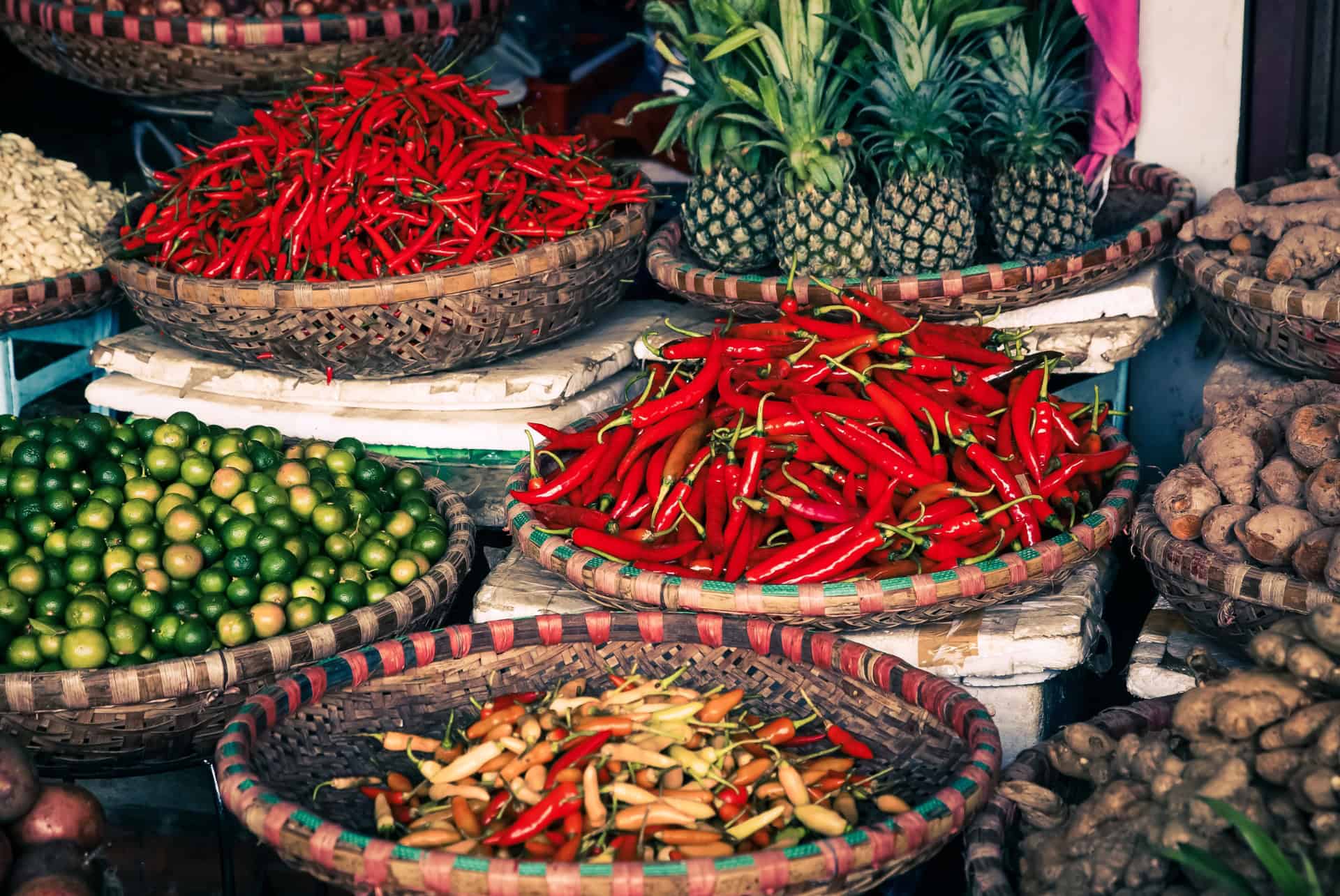 fruits et epices exotiques au marche de dong xuan