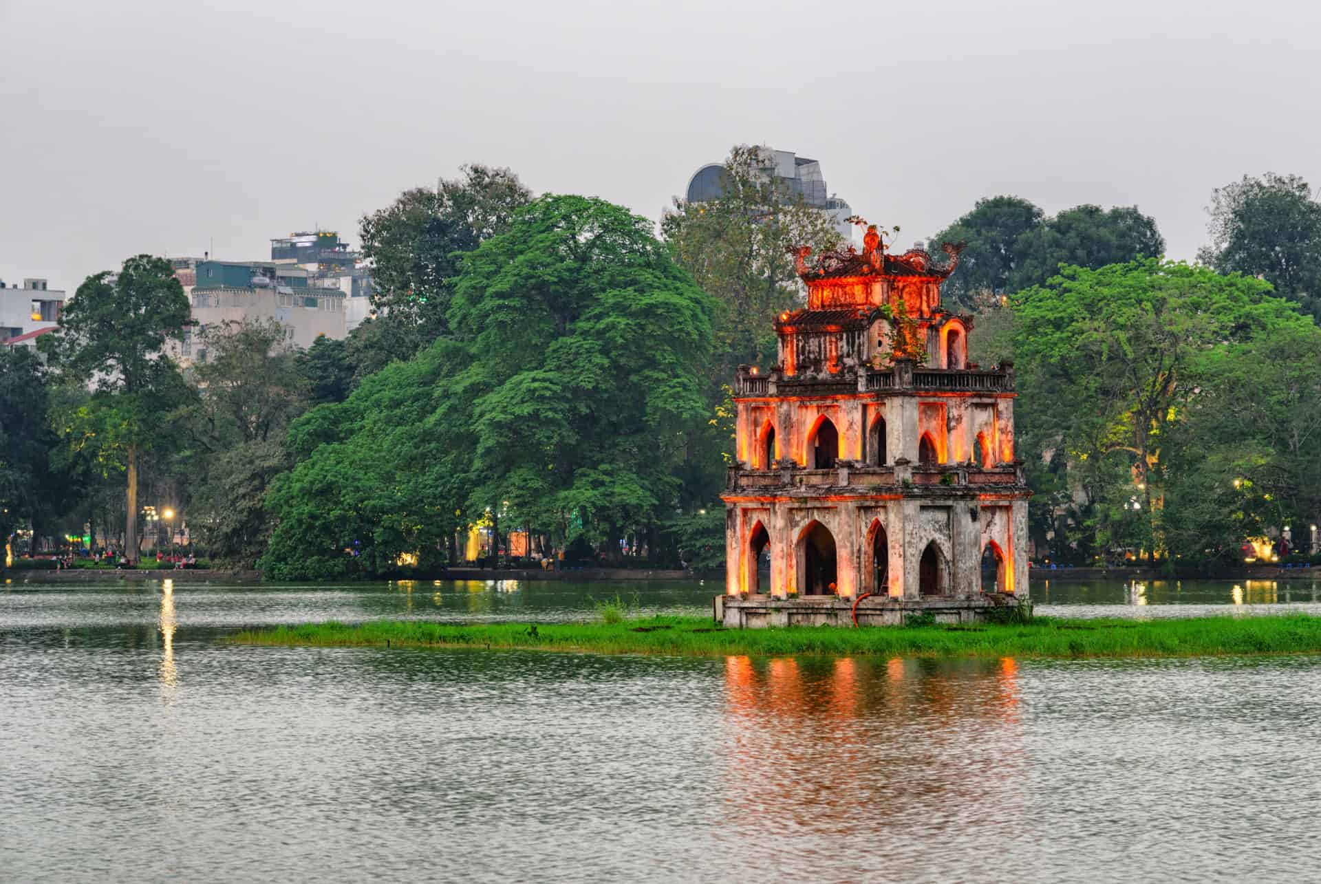 la tour de la tortue au lac hoan kiem