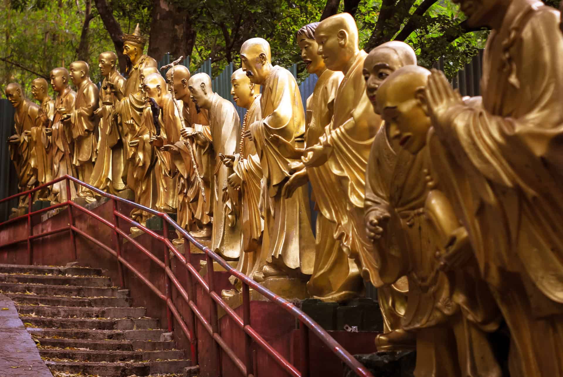 que faire a hong kong visiter le monastere aux 10 000 bouddhas