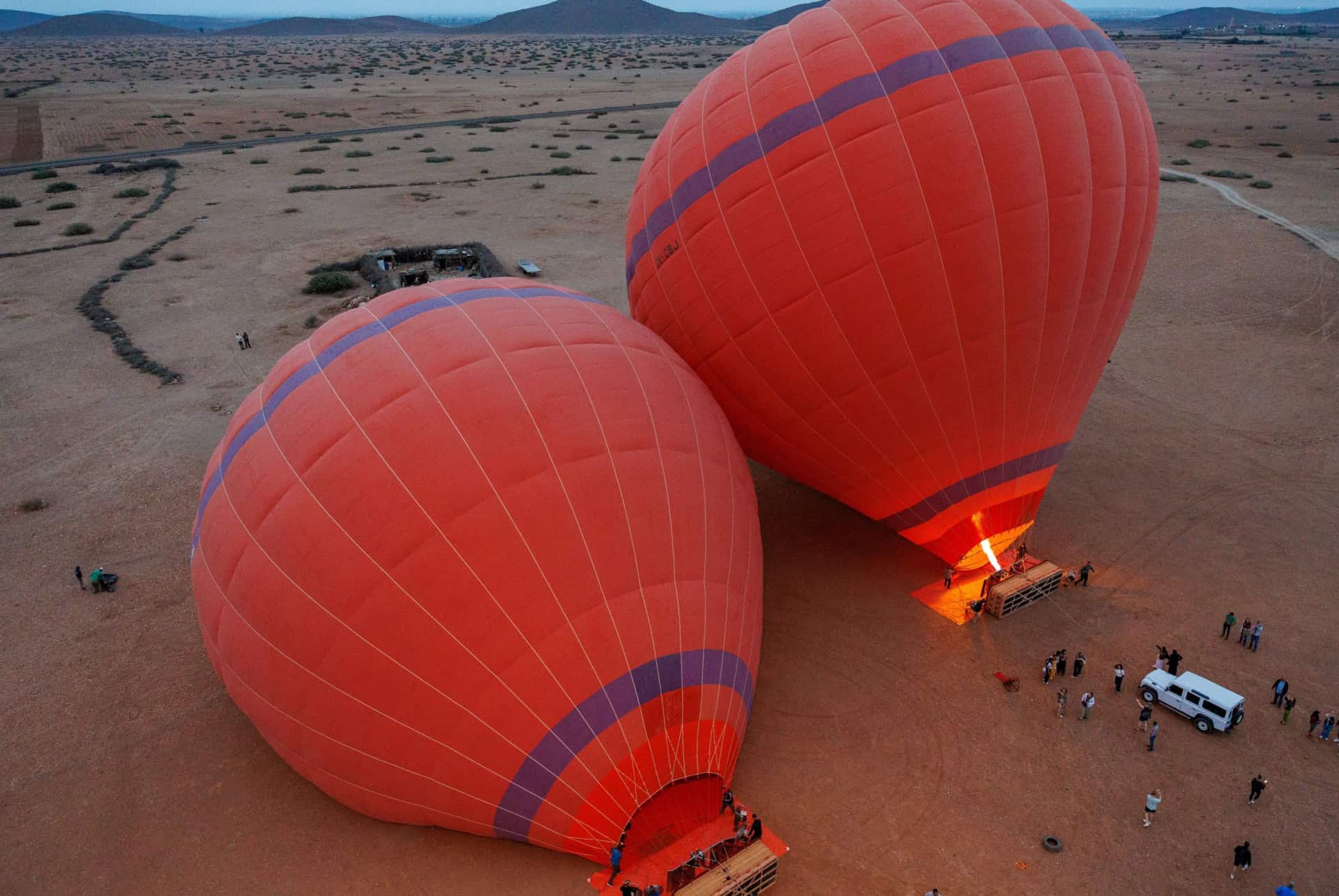 montgolfiere au lever du soleil