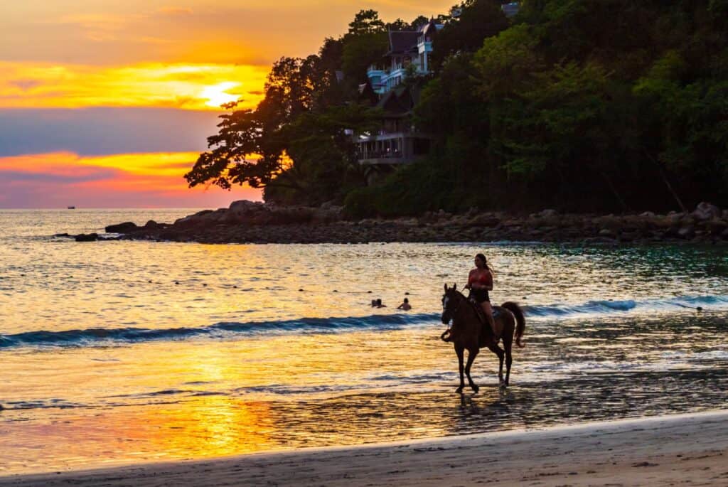 equitation plage kamala que faire phuket