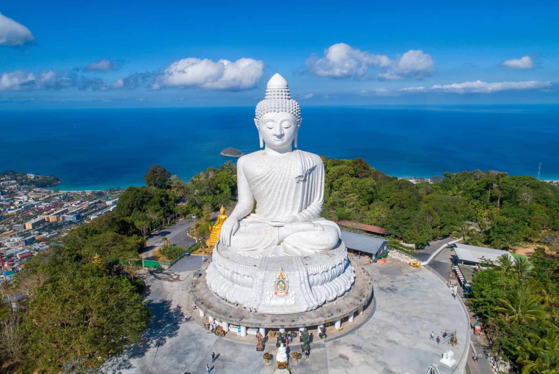 grande statue de bouddha sur ile de phuket