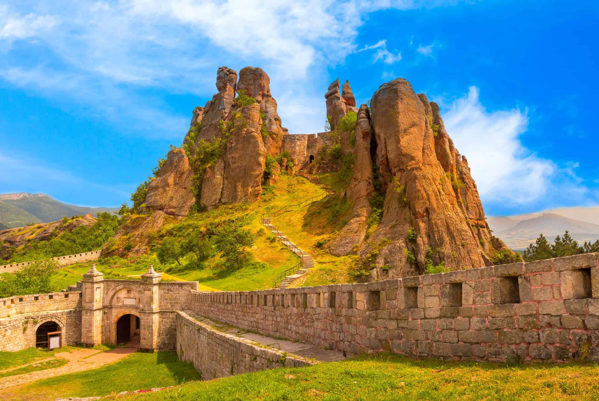 que faire en bulgarie voir les roches rouges de belogradchik