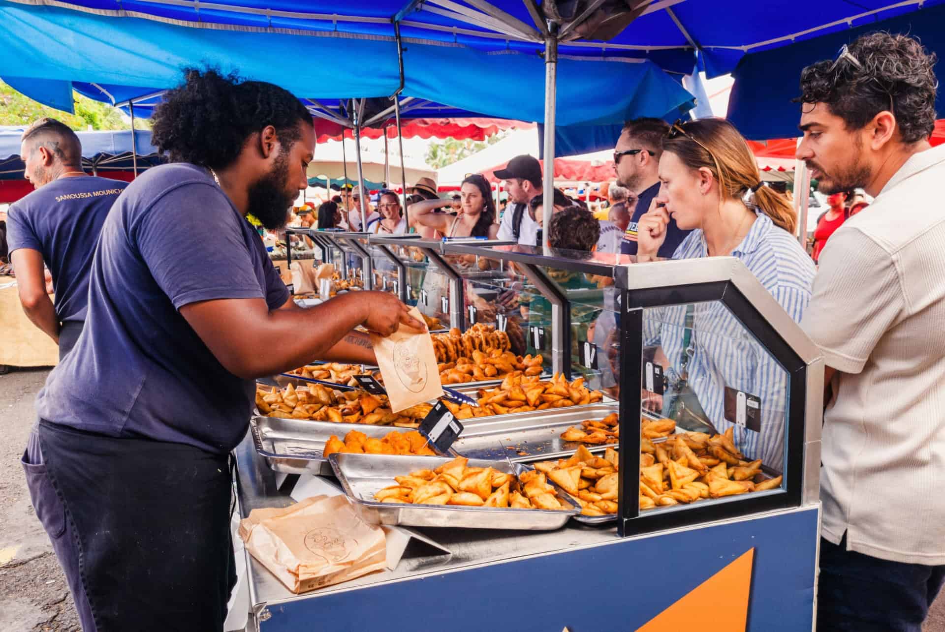 que faire à la réunion samoussas gastronomie créole