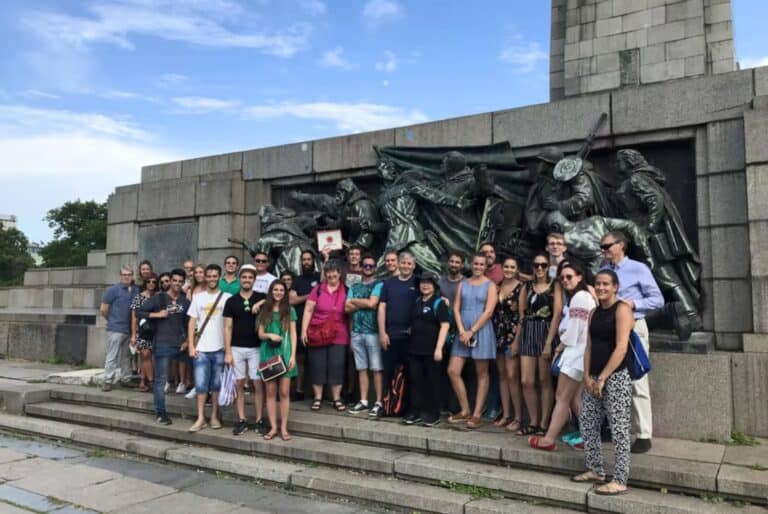 Visite à pied autour de l’ère communiste