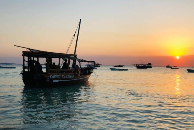 Croisière au coucher du soleil sur un boutre