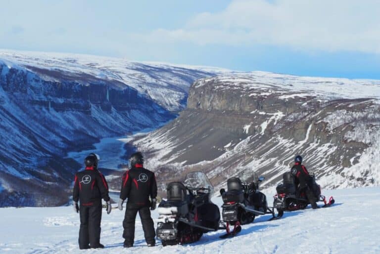 Alta – Safari guidé en motoneige sur le Finnmarksvidda