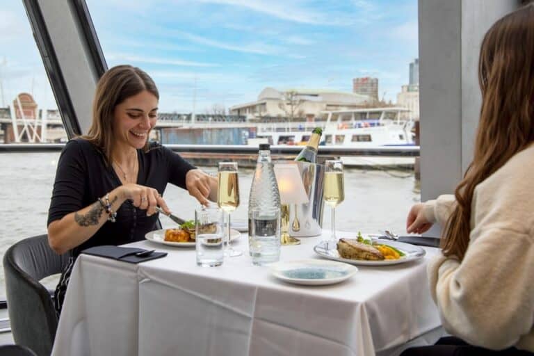 Dîner-croisière avec musique live