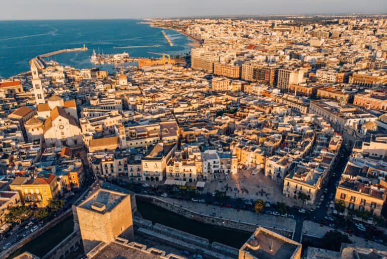 Location de voiture à l'aéroport de Bari avec DiscoverCars 🚘