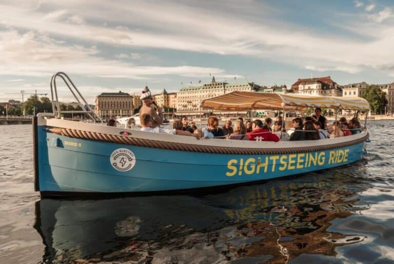 Visite guidée en bateau électrique