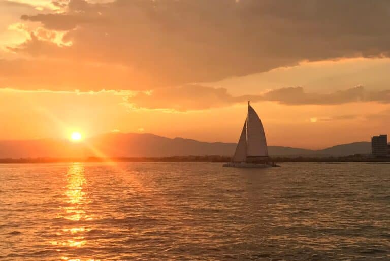 Croisière en catamaran au coucher de soleil