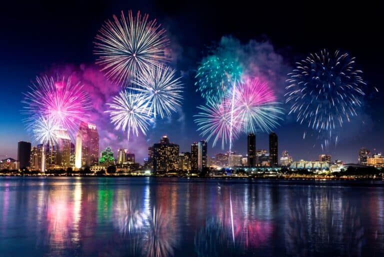 Honolulu : Croisière avec collation et boissons pour les feux d’artifice