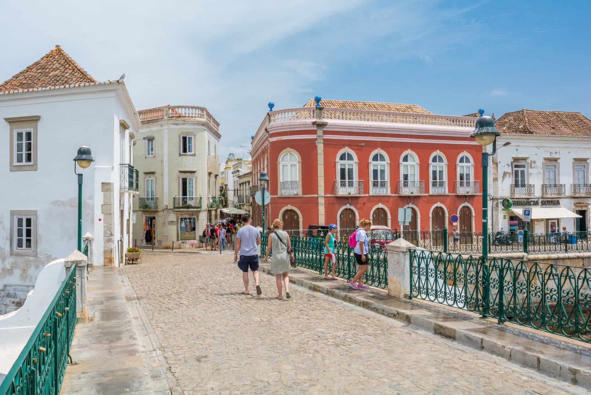 quand partir a faro pour eviter les touristes