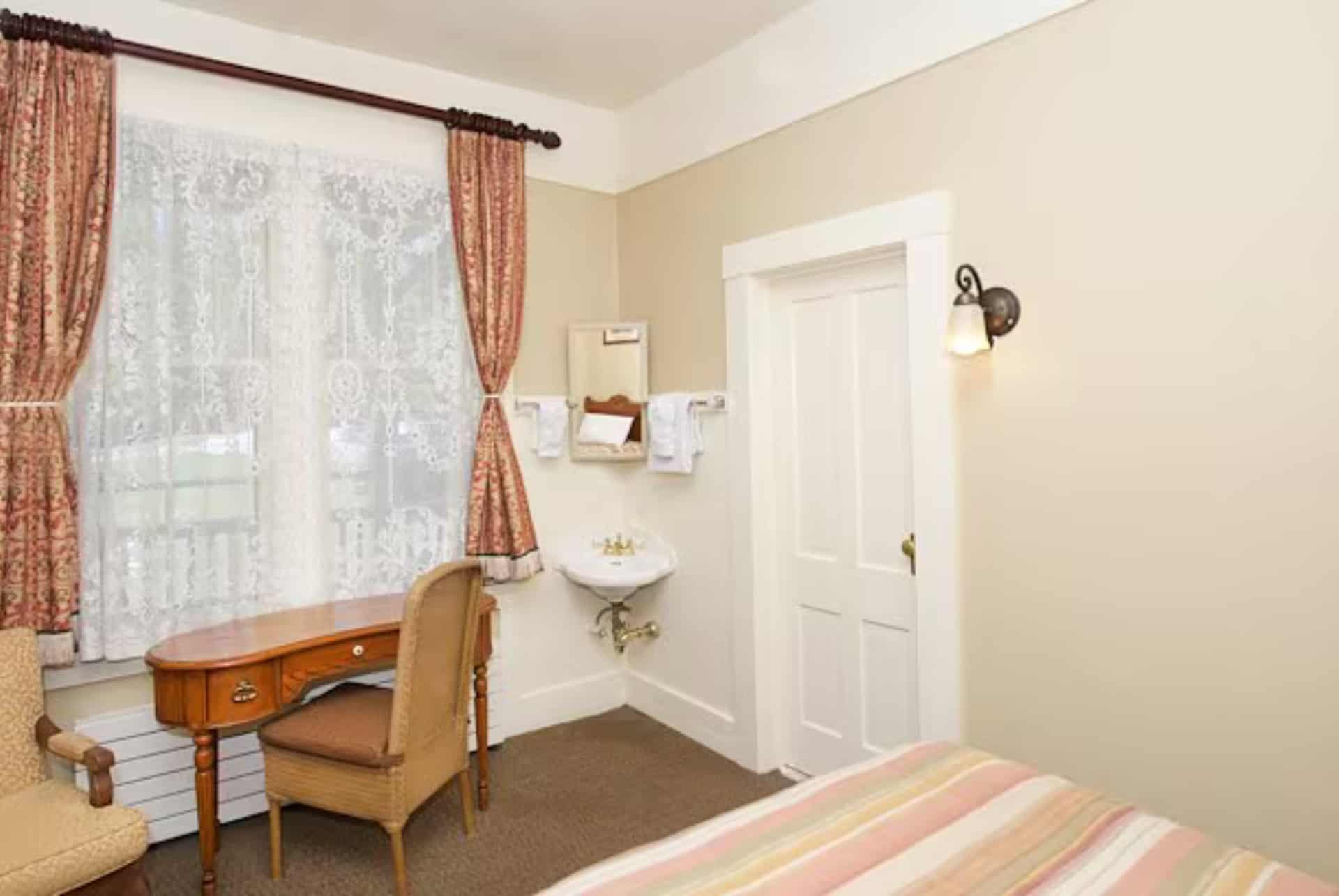 hotel wanona salon
