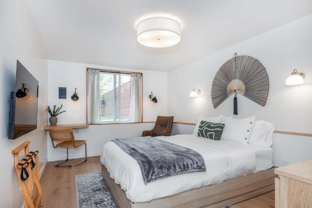 luxury guest suite with private bath