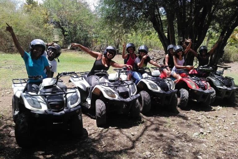 Quad entre Les Anses-d'Arlet et Le Diamant