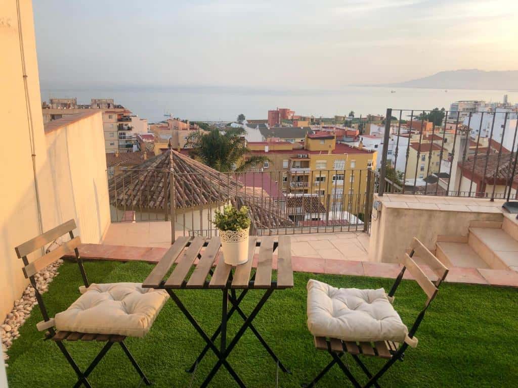rooms in seafront villa malaga